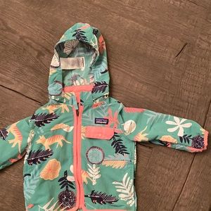 Patagonia - infant spring rain jacket 12-18 months